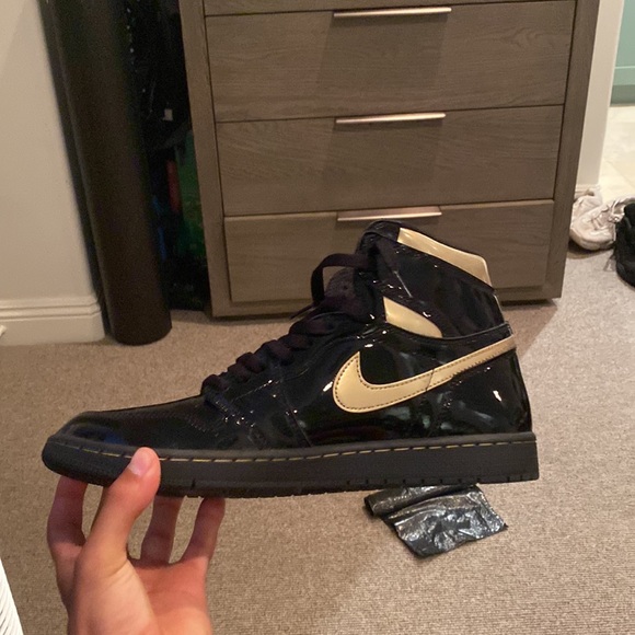 Jordan 1 Retro High
Black Metallic Gold (2020) main image 4